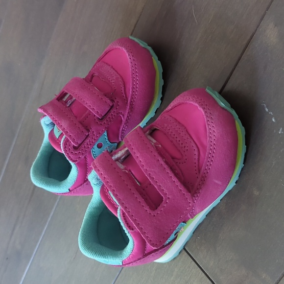 Saucony Other - NWOT Toddler Size 4 Saucony Jazz Hook & Loop Sneaker